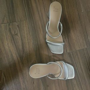 Silver pumps great for any occasion!!!